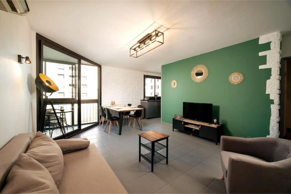 Apartment Equipe Climatise 8 Couchages Marseilles
