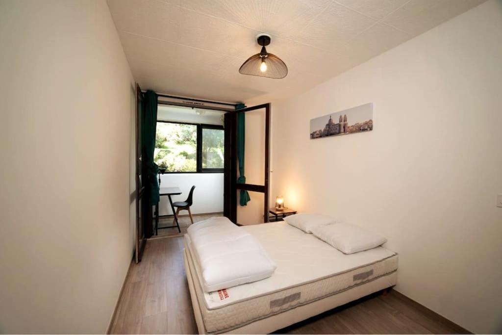 Apartment Equipe Climatise 8 Couchages Marseilles